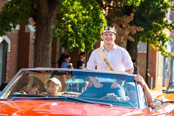 mwsu homecoming royalty in parade